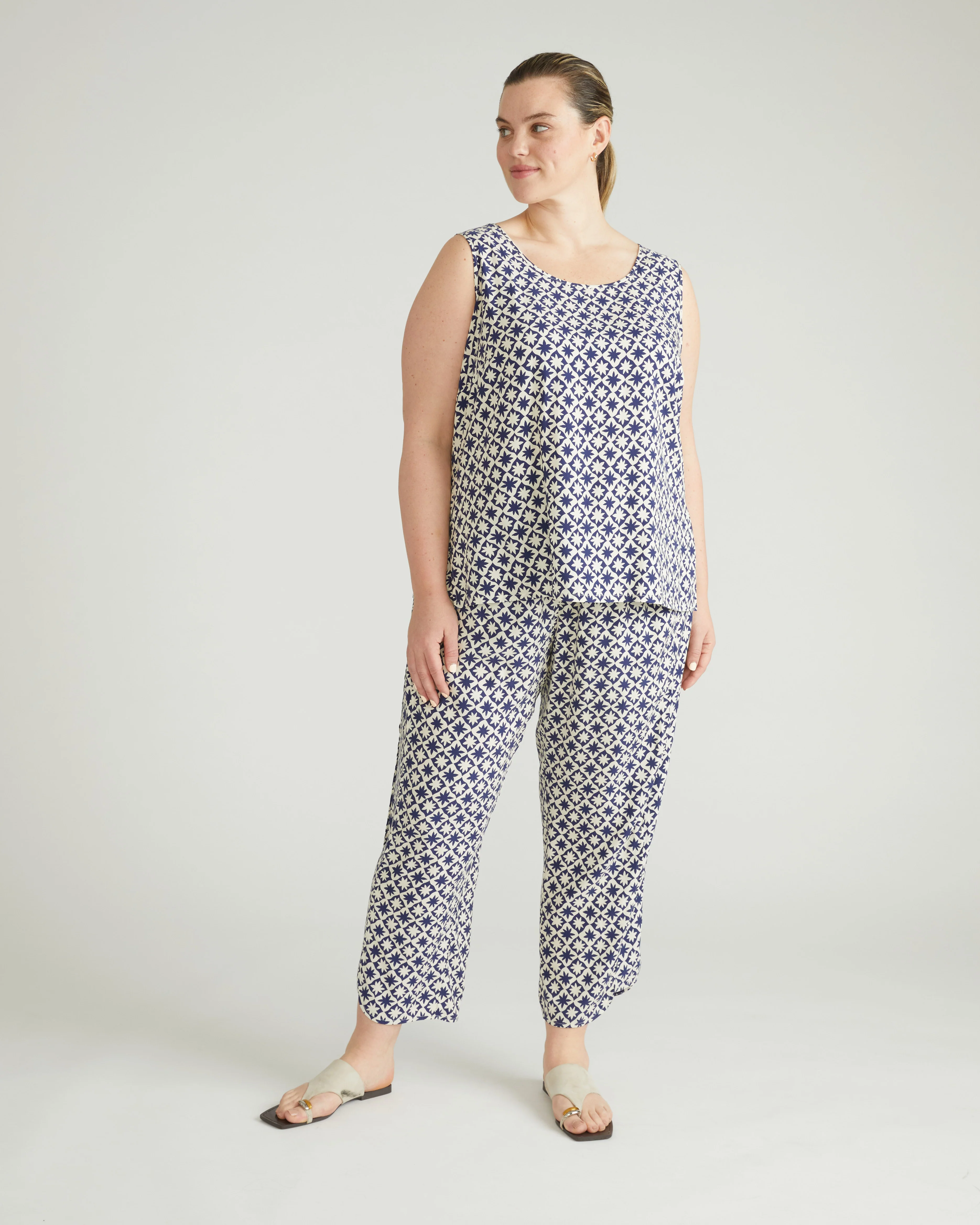 Cooling Stretch Cupro Tank - Navy Hacienda Print - Image 3