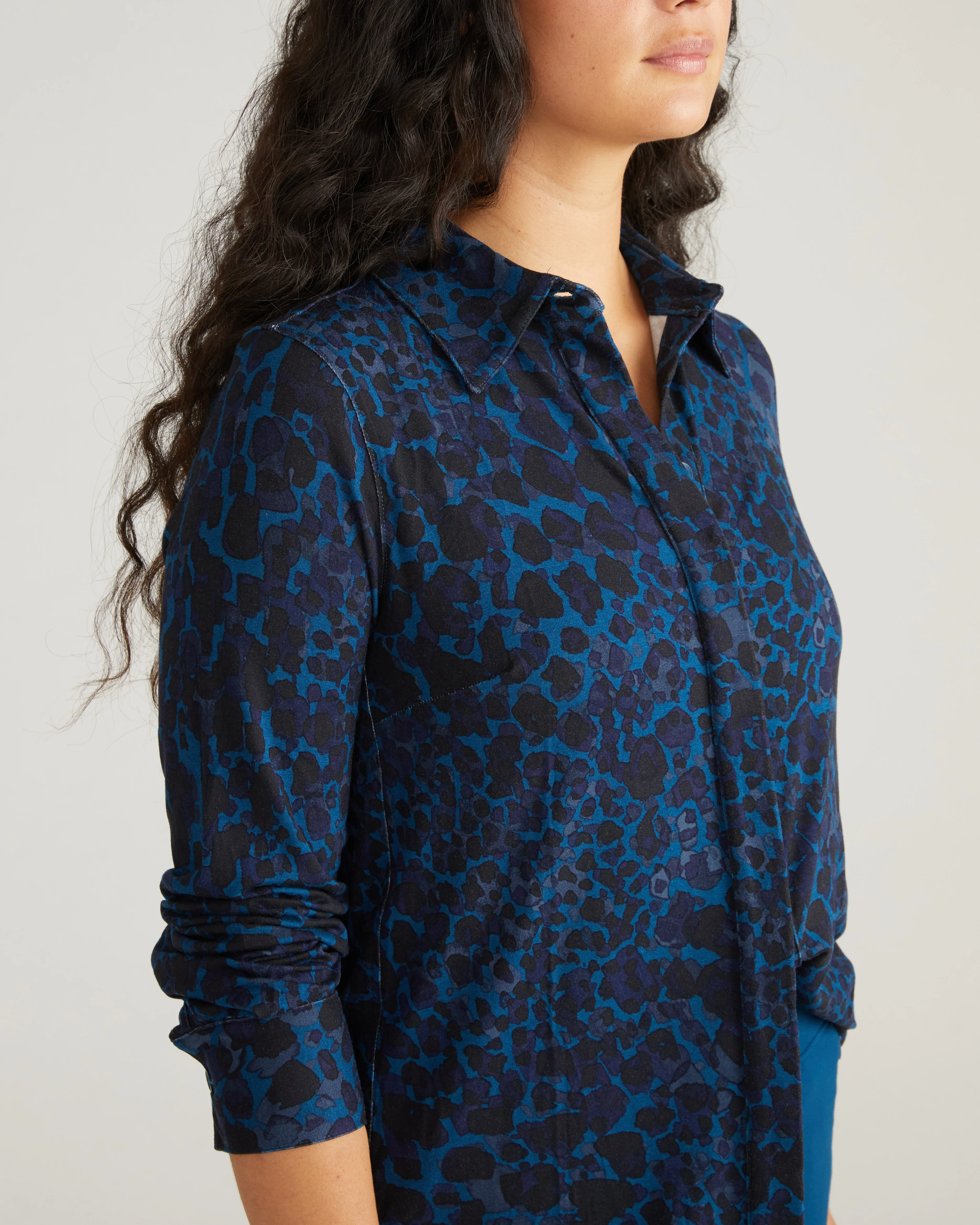 Elbe Liquid Jersey Shirt Classic Fit - Deep Teal Animal Print - Image 3